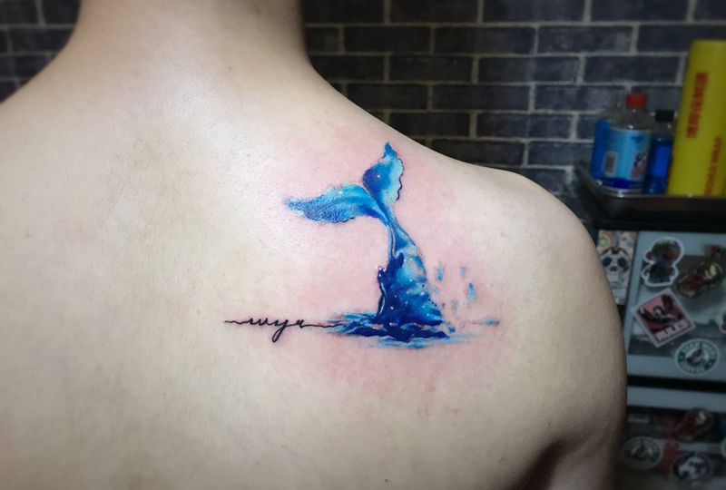 鲸鱼纹身图片_肩部纹身图案