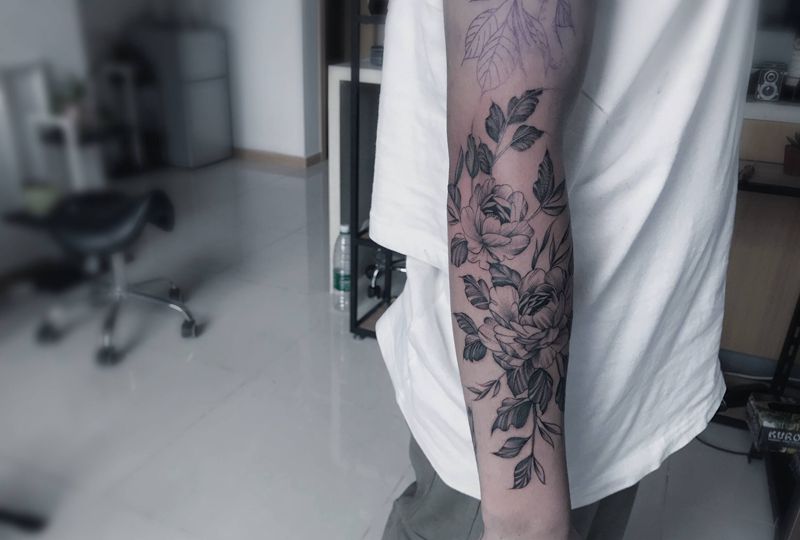 素花—ing纹身图片_手臂点刺纹身图案