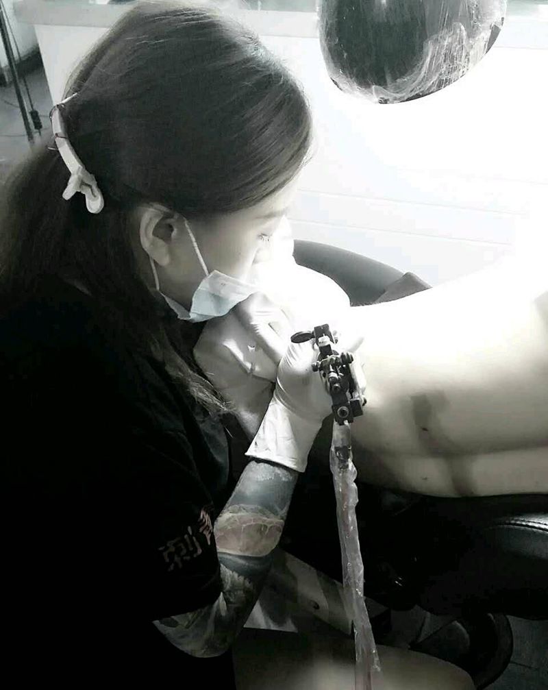 我们老店的兄弟姐妹们纹身图片_性感美女师自拍纹身图案