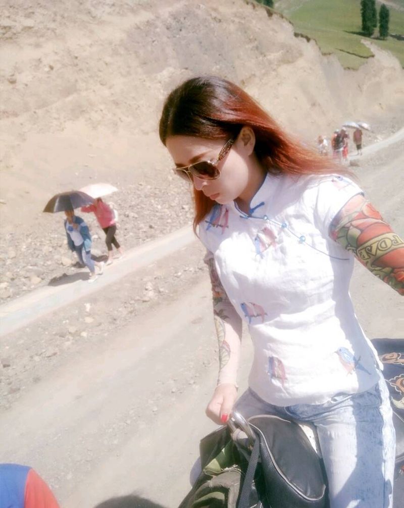 南山度假纹身图片_性感美女师自拍图片欣赏纹身图案