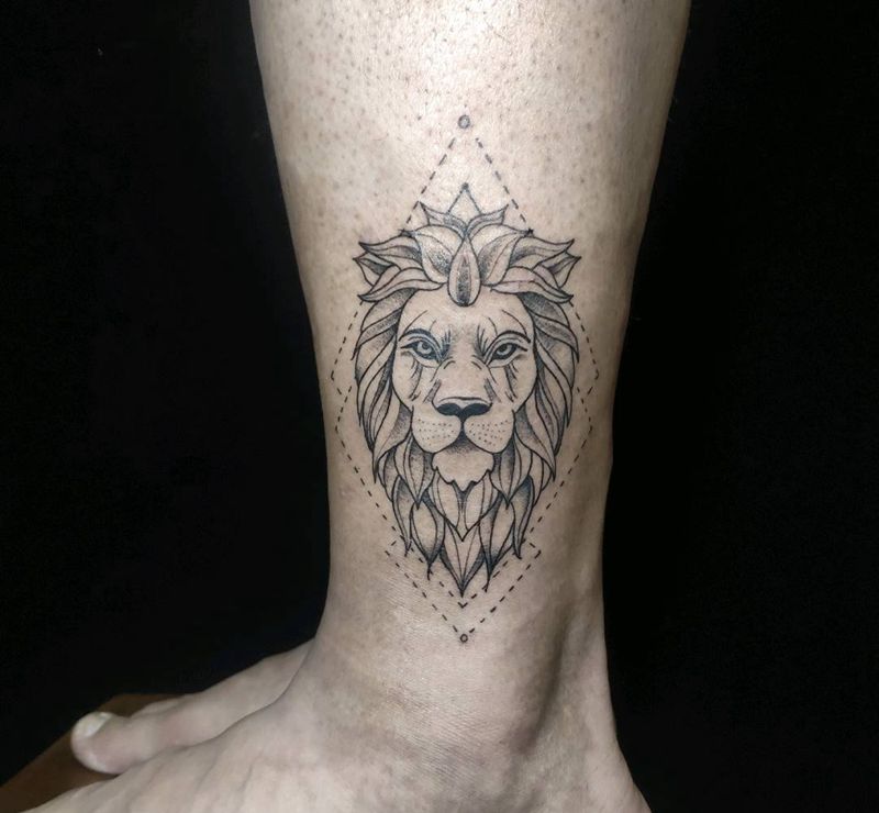 狮子纹身图片_腿部纹身图案