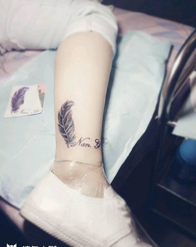 脚踝羽毛纹身图片_脚部欧美纹身图案