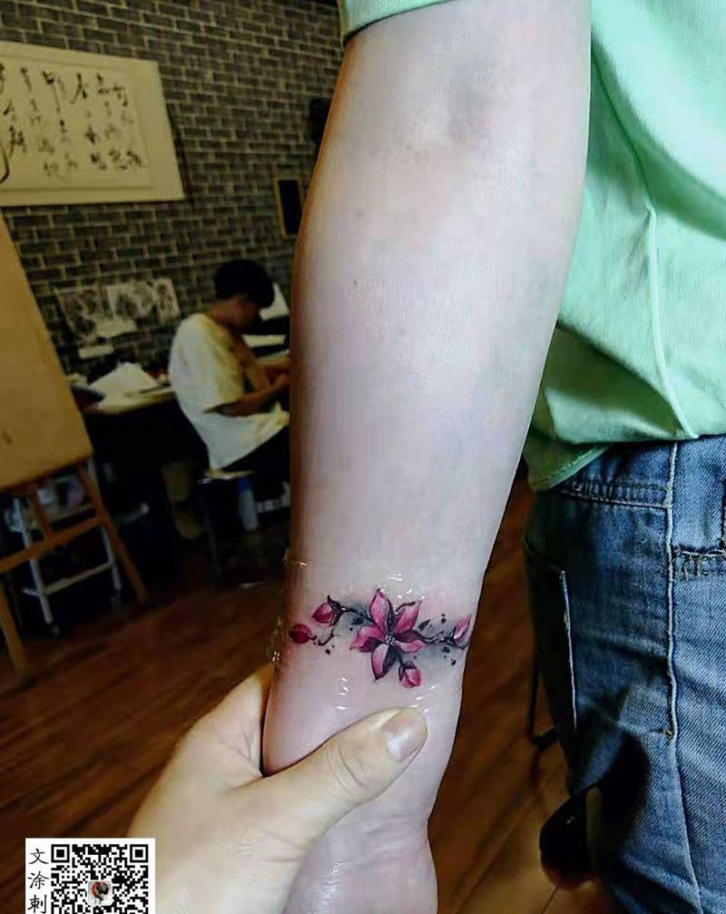 玉兰花纹身图片_手臂纹身图案