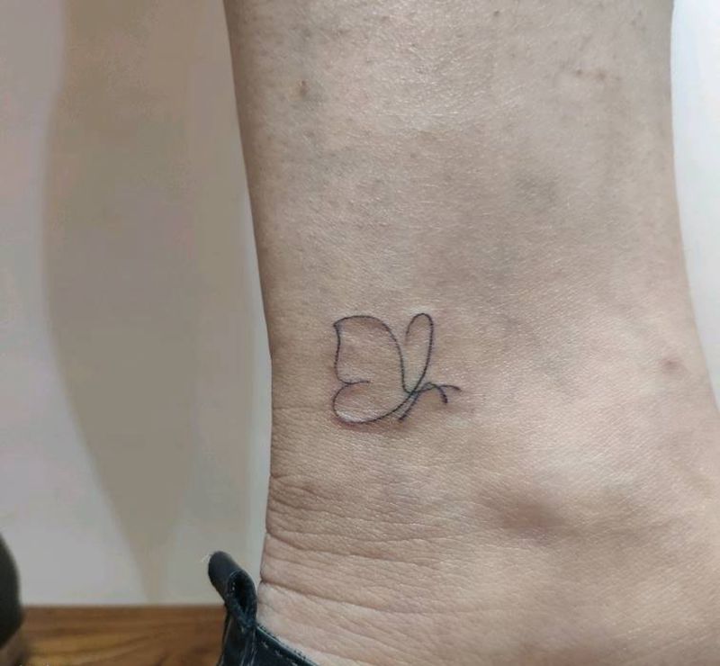 极简线条纹身图片_腿部纹身图案