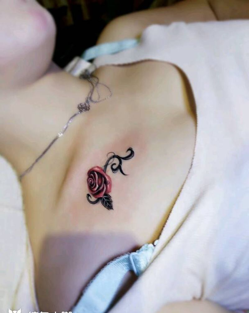 锁骨玫瑰纹身图片_胸部欧美写实纹身图案