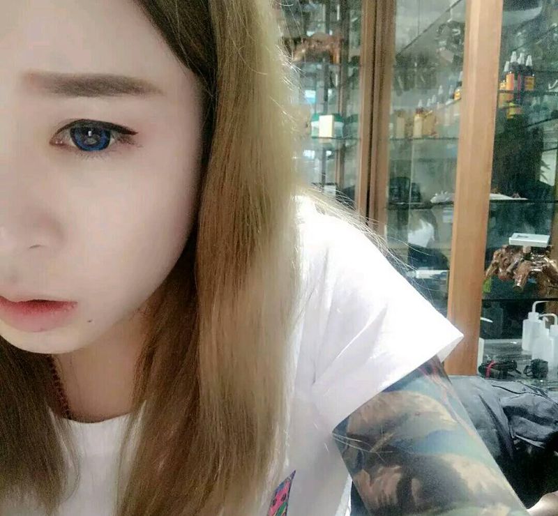 臭美一下纹身图片_性感美女师自拍纹身图案