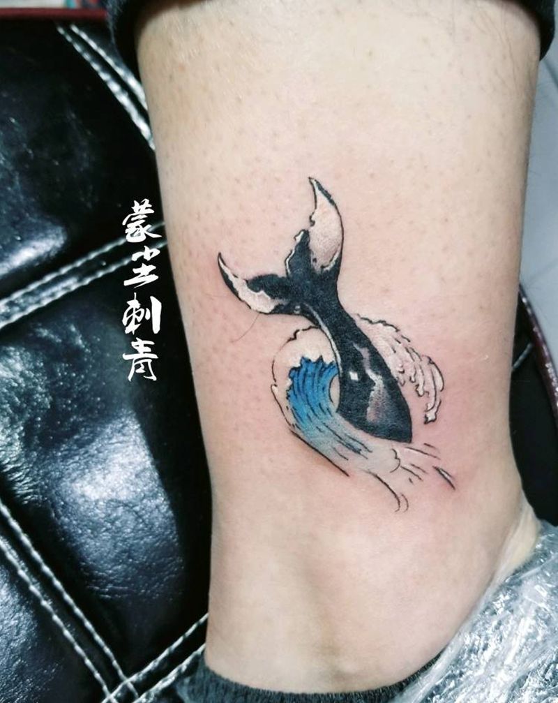 小清新，鲸尾加浪纹身纹身图片_腿部脚部清新动物成品纹身图案