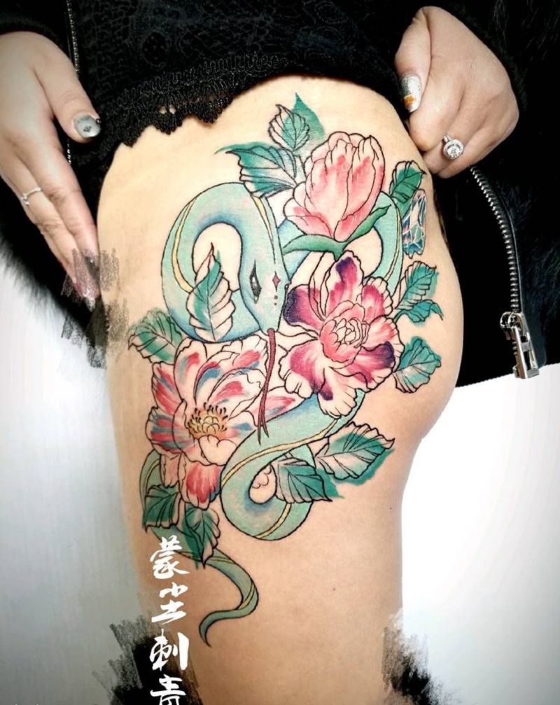 蛇坐牡丹，富贵无边纹身图片_腿部传统国画动物植物成品纹身图案