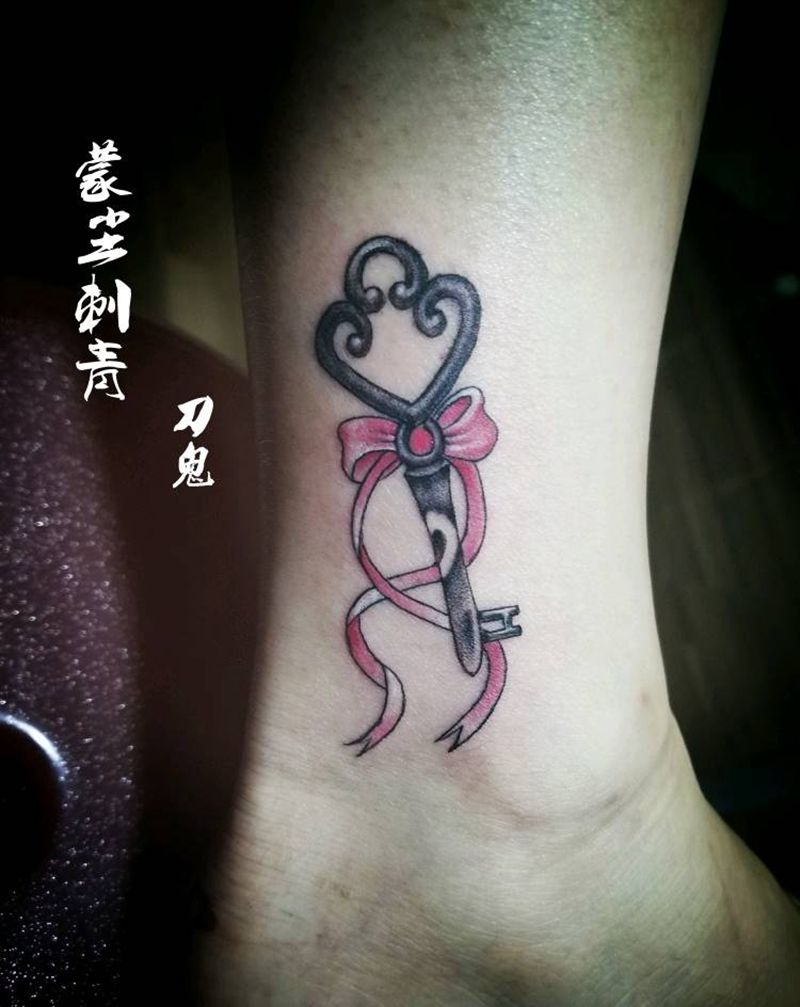 钥匙……船锚纹身纹身图片_背部腿部欧美写实静物成品纹身图案