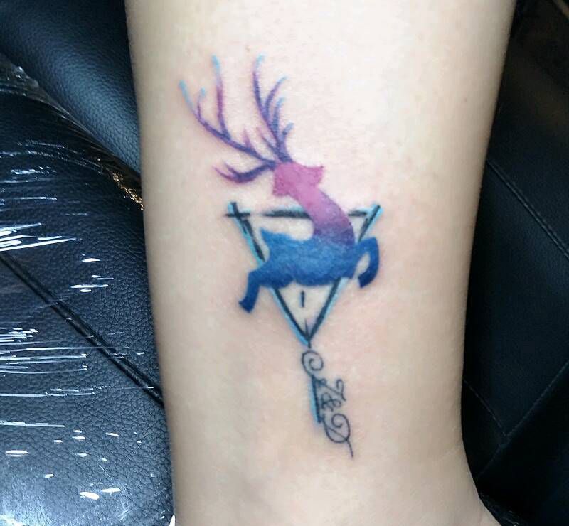 彩色鹿纹身图片_腰部背部腿部脚部欧美清新动物成品纹身图案