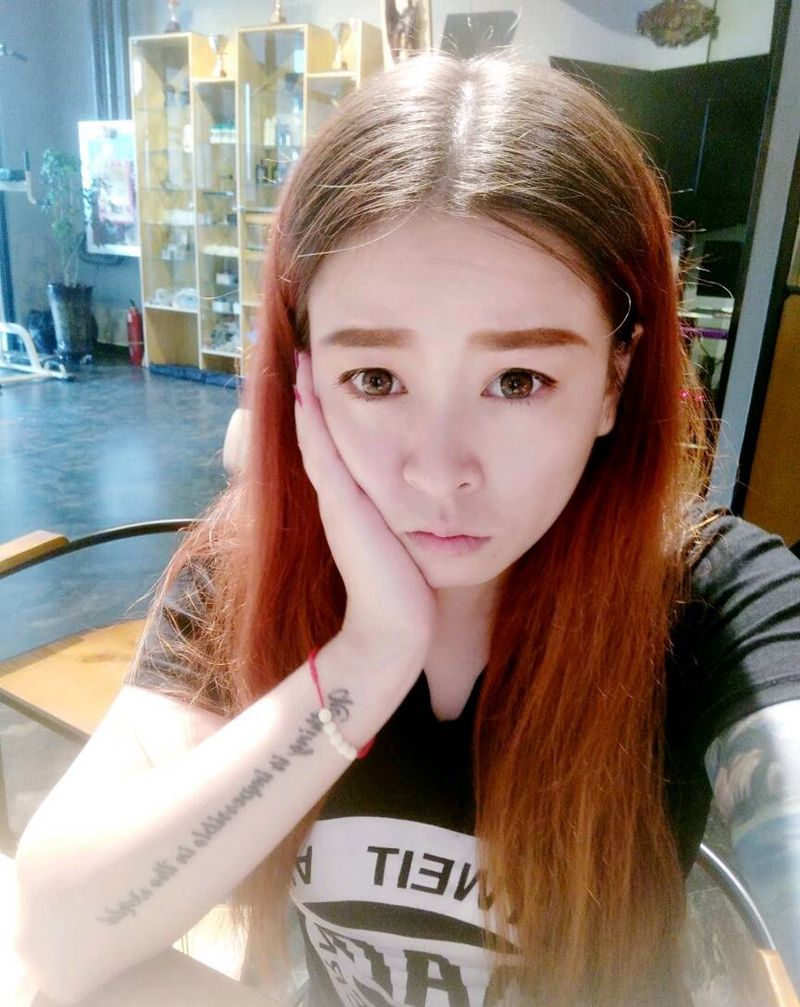 我自己哈哈哈纹身图片_性感美女师纹身图案