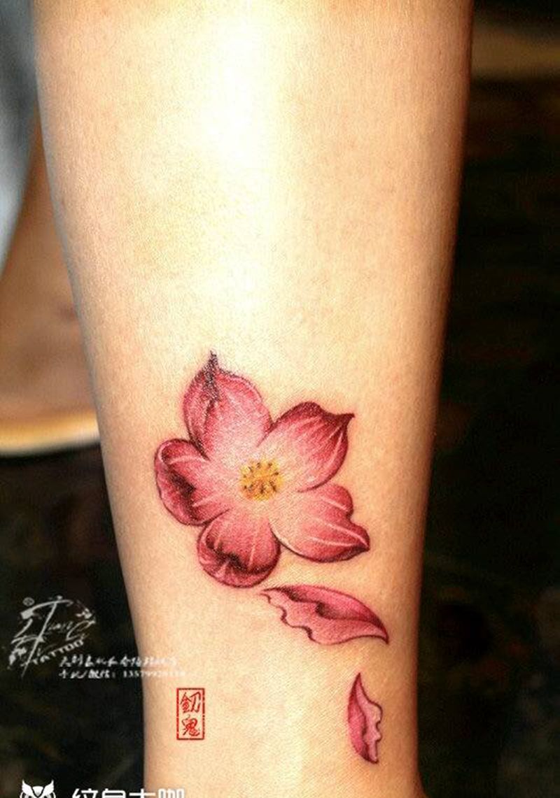 小花花，纹身图片_清新植物性感美女自拍成品纹身图案