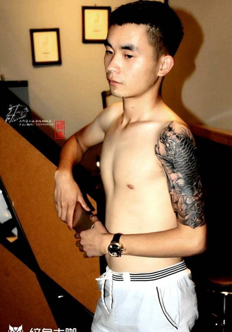 鱼纹身图片_胸部背部手臂腿部传统动物自拍成品纹身图案