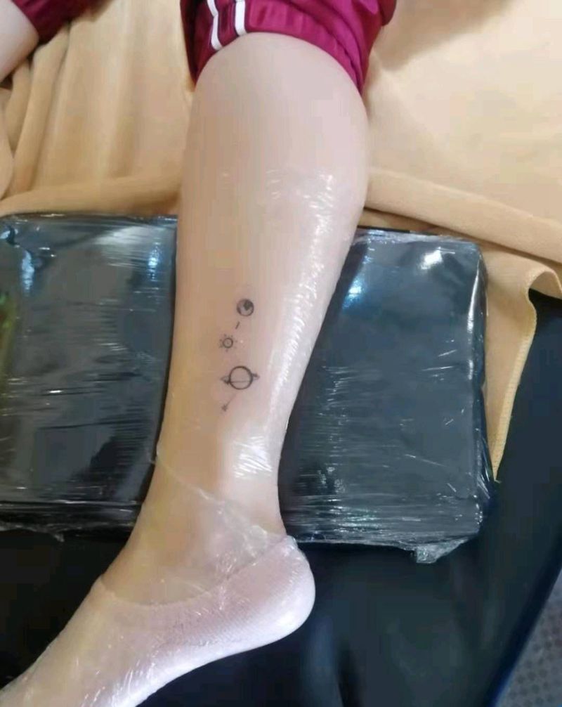 距离产生美纹身图片_脚部纹身图案