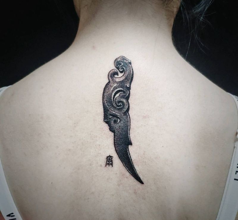 凤凰。点刺纹身图片_背部点刺纹身图案