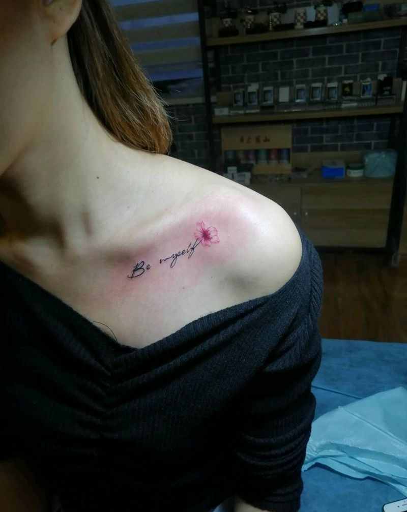 锁骨留情纹身图片_颈部纹身图案