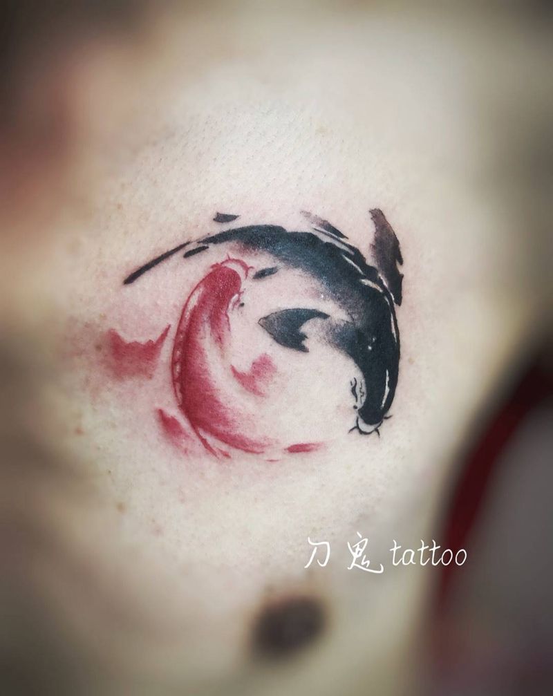 水墨鱼纹身纹身图片_胸部水墨纹身图案