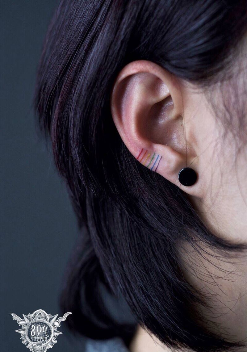 耳朵上的小清新纹身图片