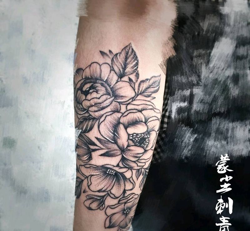 素花小臂纹身图片_手臂清新植物成品纹身图案