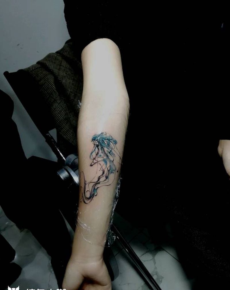 遇水则柔纹身图片_手臂纹身图案