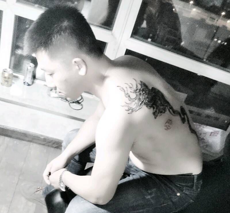 鹿头水墨纹身图片_背部传统国画动物成品纹身图案