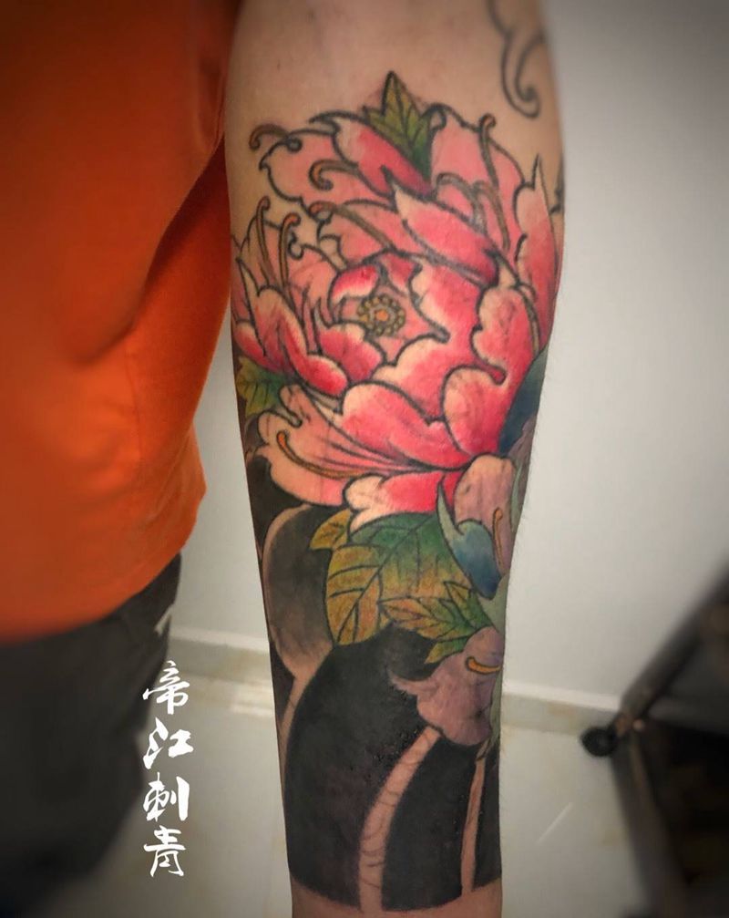 牡丹花臂纹身图片_手臂纹身图案