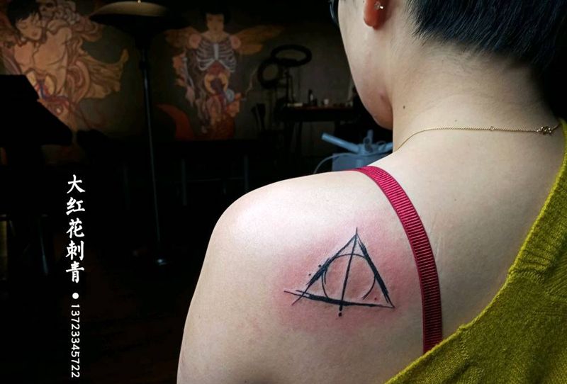 死亡聖器纹身图片