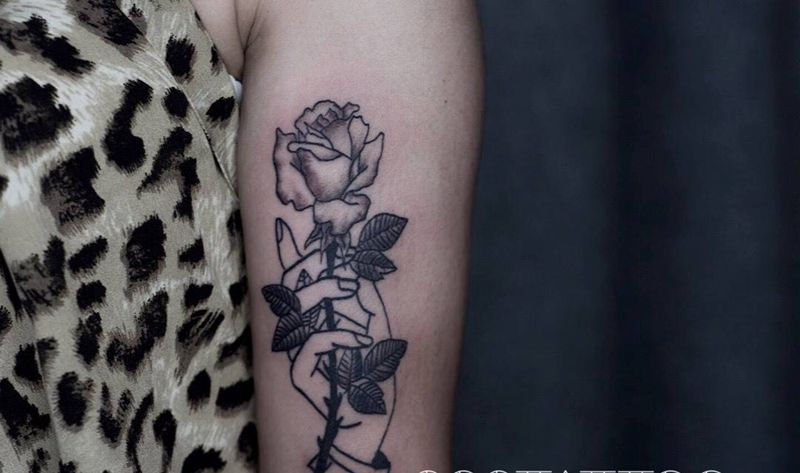 赠人玫瑰，手留余香纹身图片