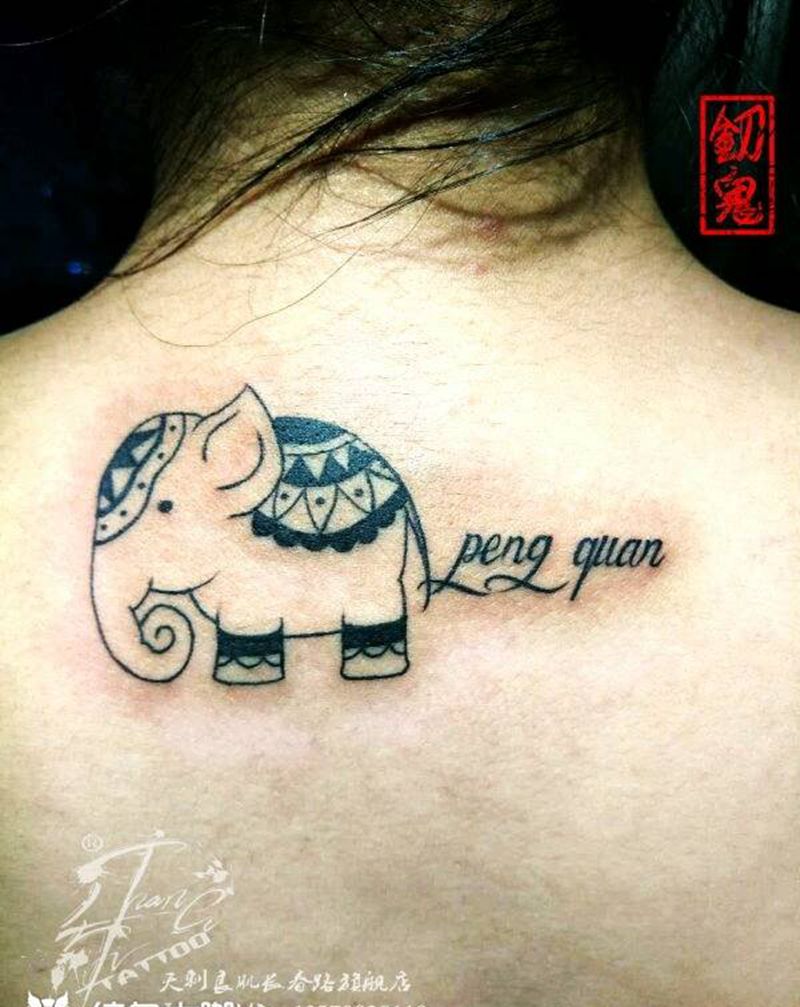 小象纹身图片_颈部背部几何动物性感美女成品纹身图案