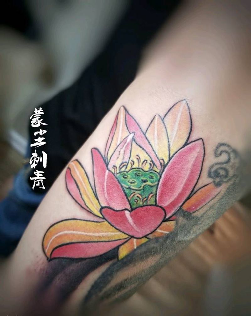 荷花纹身图片_手臂传统植物成品纹身图案