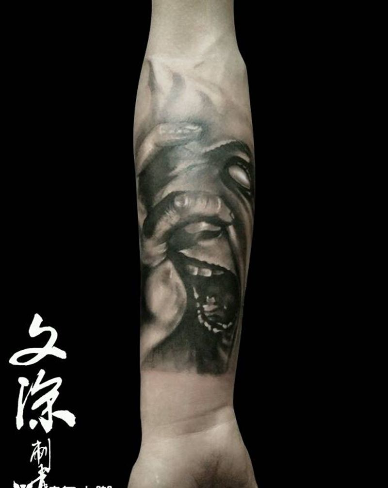 黑灰人物纹身图片