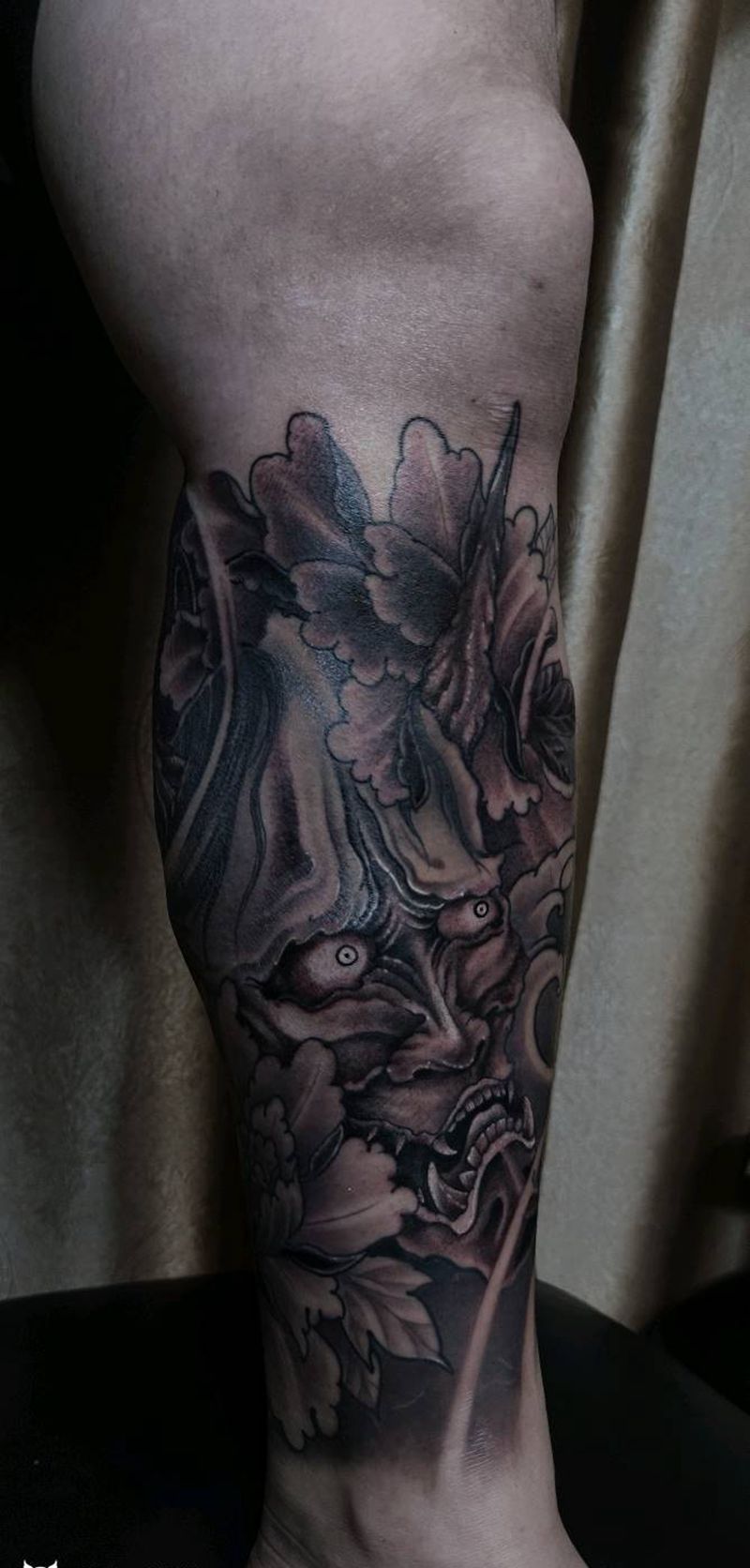 般若纹身图片_腿部新传统纹身图案