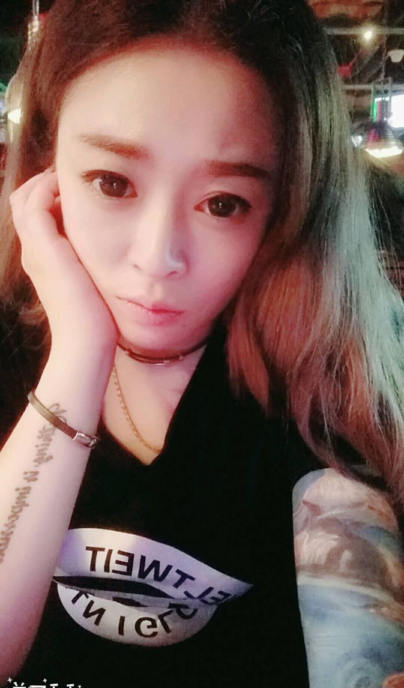 花臂哦纹身图片_性感美女师美女纹身图案