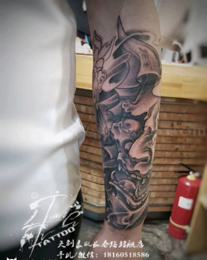 般若纹身图片_腿部新传统纹身图案