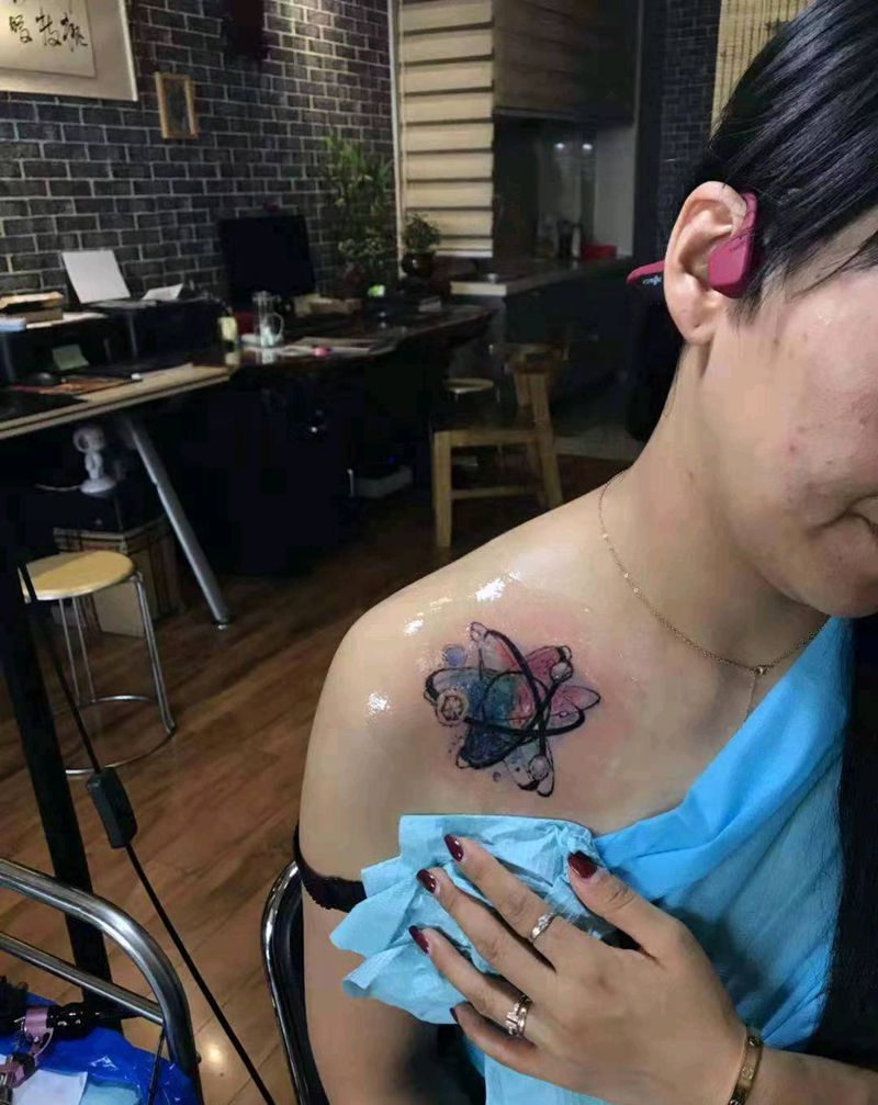 星际纹身图片_颈部纹身图案