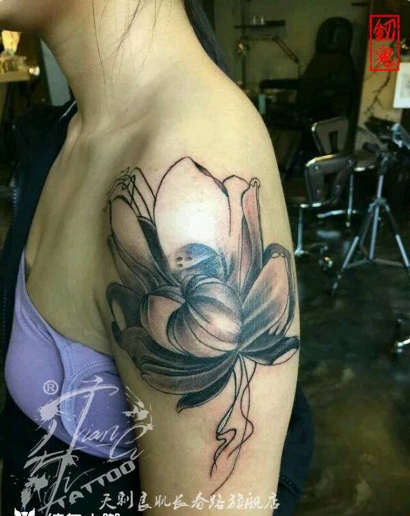 写意荷花纹身图片