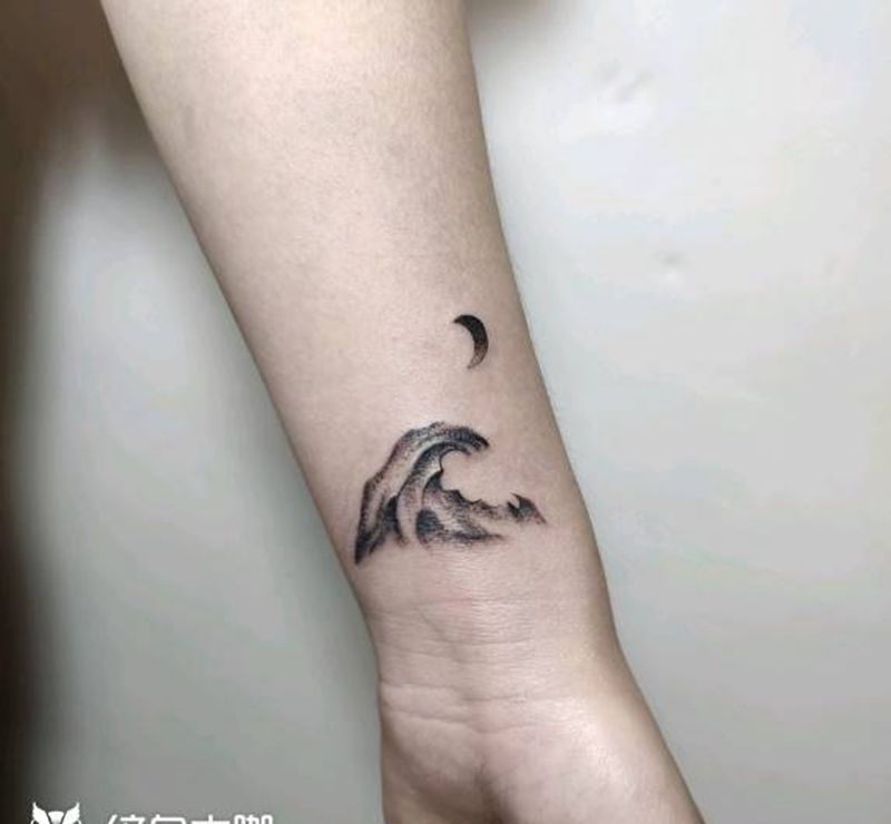 浪纹身图片_手臂点刺浪纹身图案
