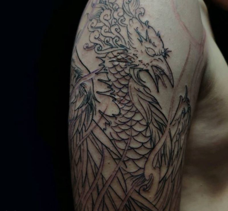 凤凰涅槃纹身图片_手部新传统纹身图案