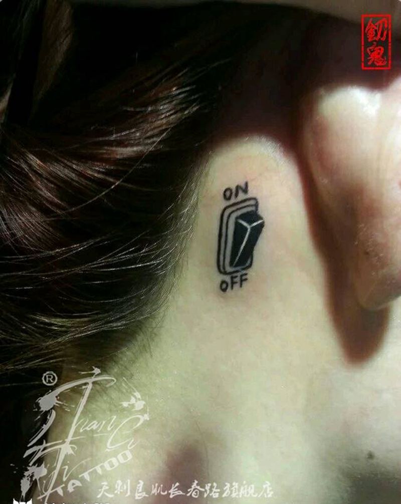 耳后开关，纹身图片_颈部纹身图案