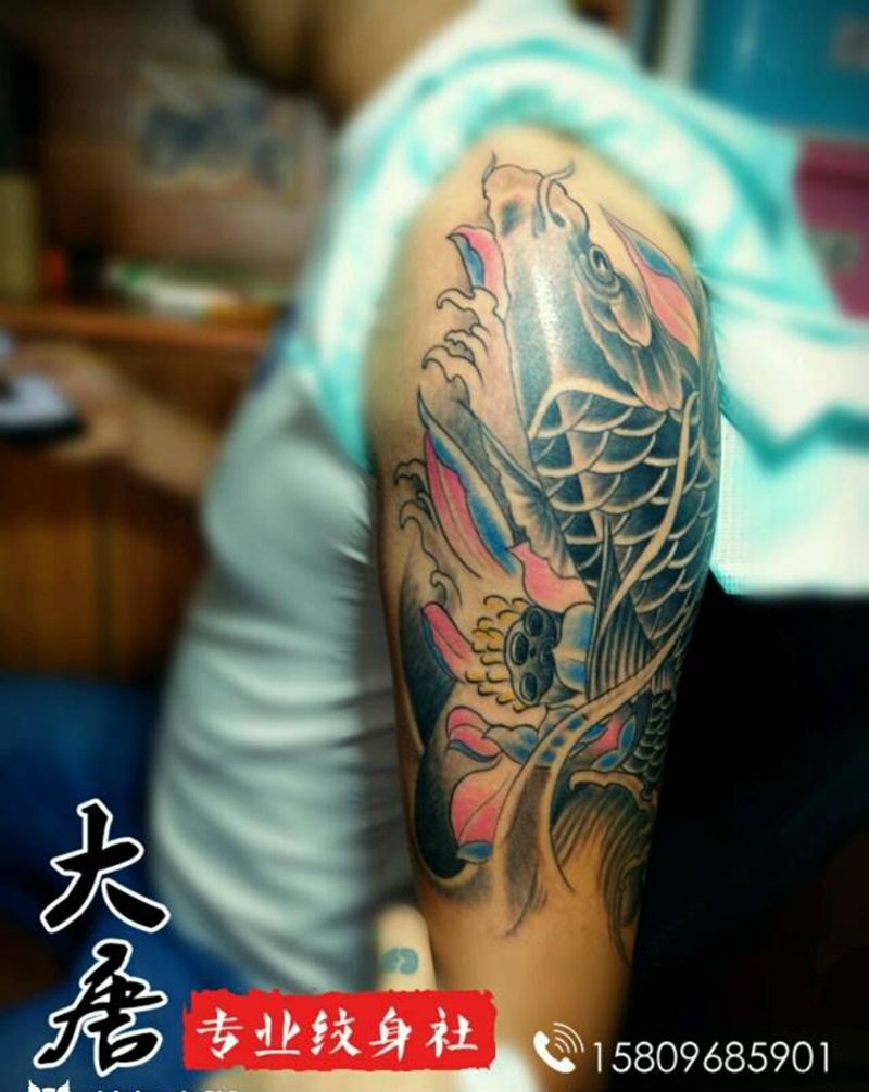 锦鲤纹身图片_银川大唐纹身图案