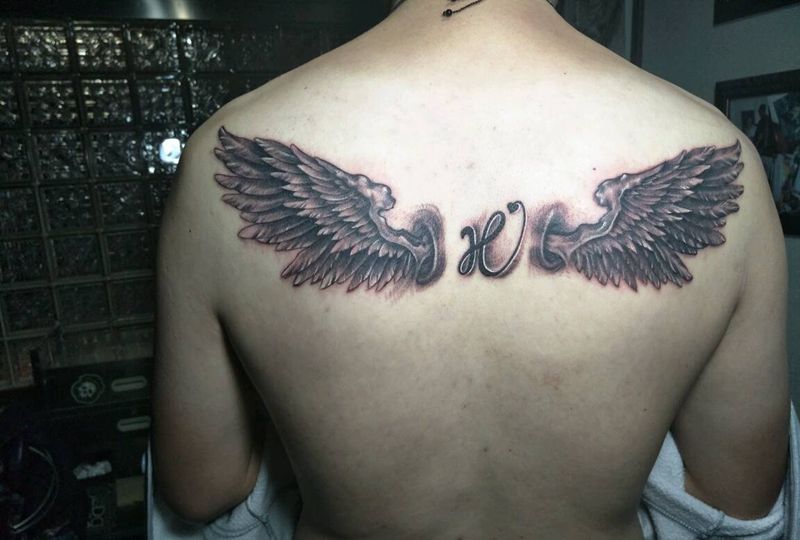 翅膀纹身图片_肩部背部欧美字符动物成品纹身图案