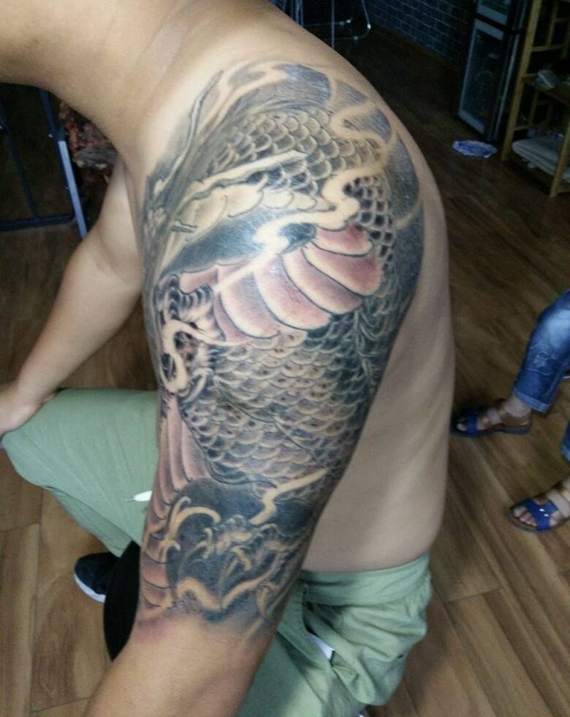 脱皮中纹身图片