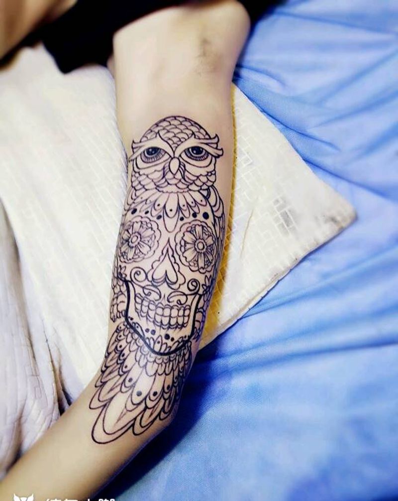 猫头鹰线条纹身图片_臀部欧美纹身图案