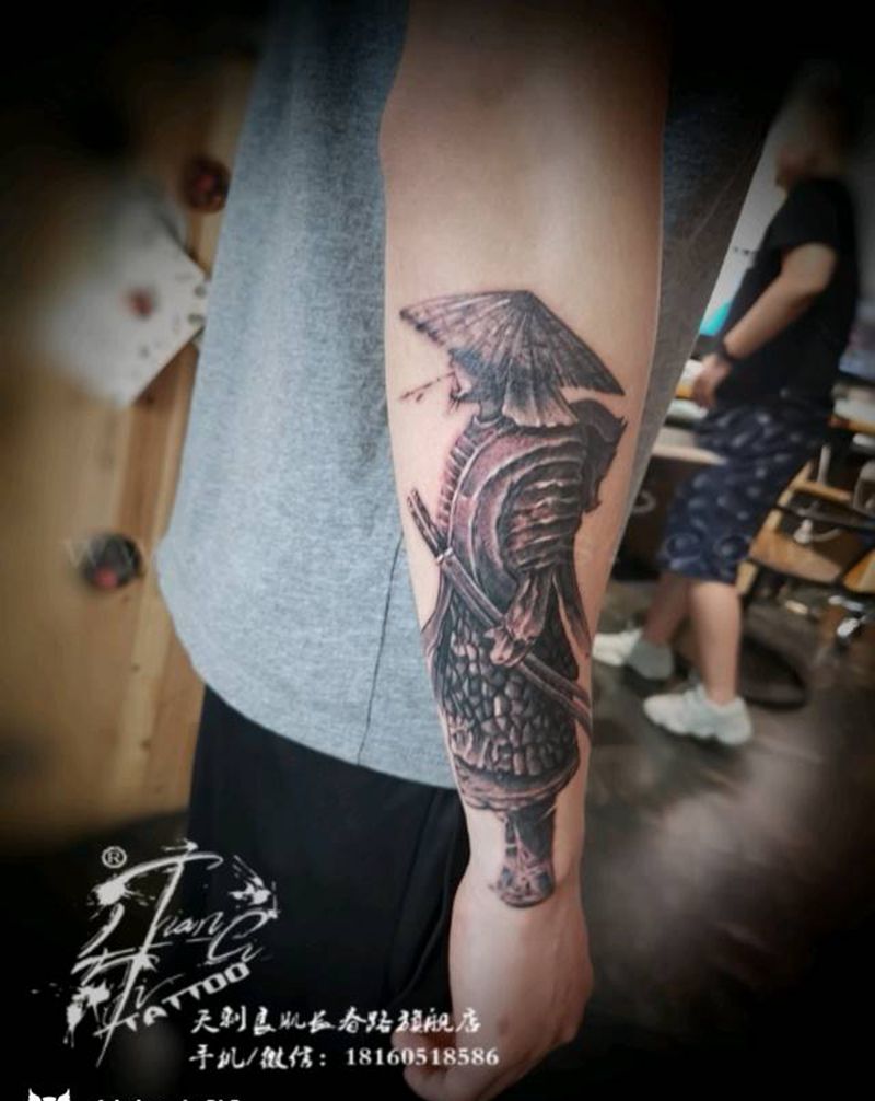 武士，剑客纹身图片_手臂水墨纹身图案