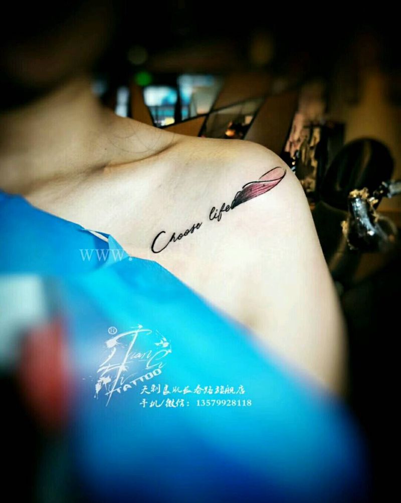 水墨花瓣字母纹身图片_胸部国画植物成品纹身图案