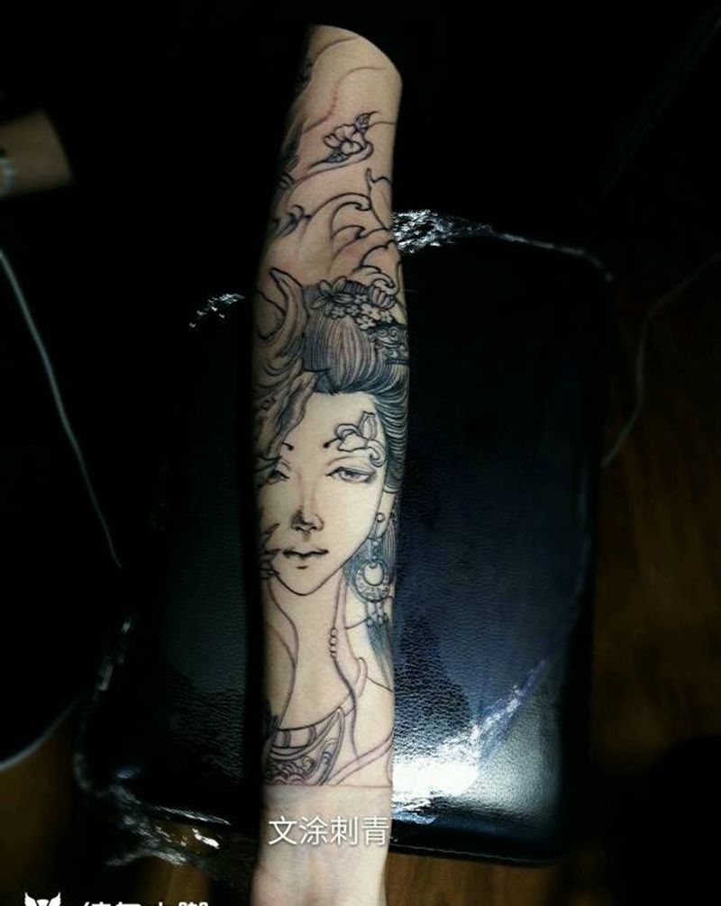 艺妓花臂线条纹身图片_臀部传统纹身图案