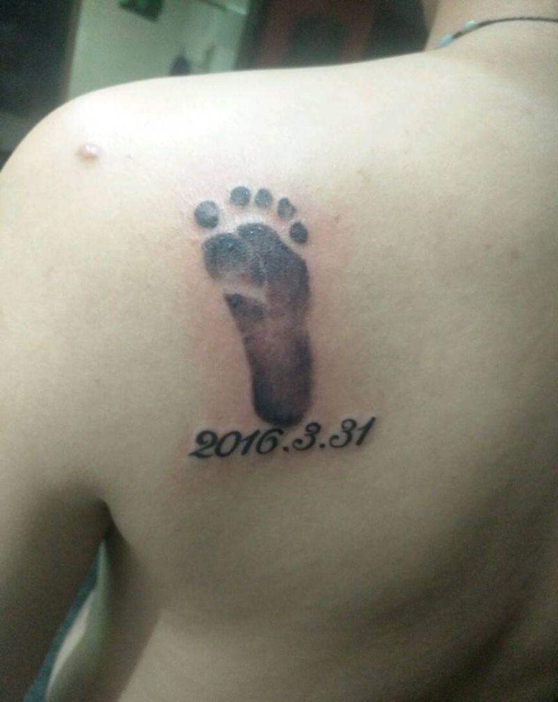 今日小图。脚丫纹身图片_腹部腰部背部写实字符成品纹身图案