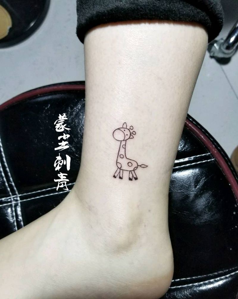 长颈鹿，小清新纹身图片_腿部清新动物成品纹身图案