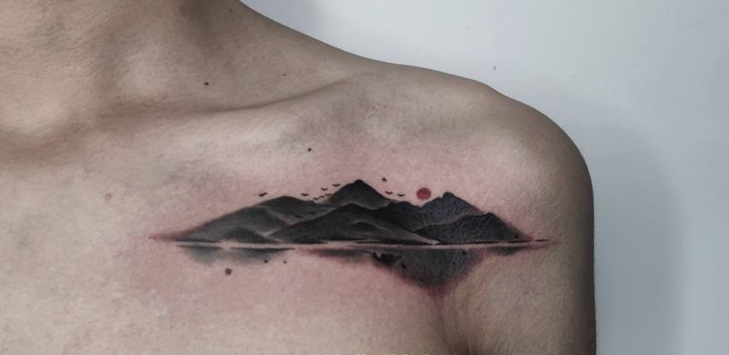 山水墨纹身图片_胸部水墨纹身图案