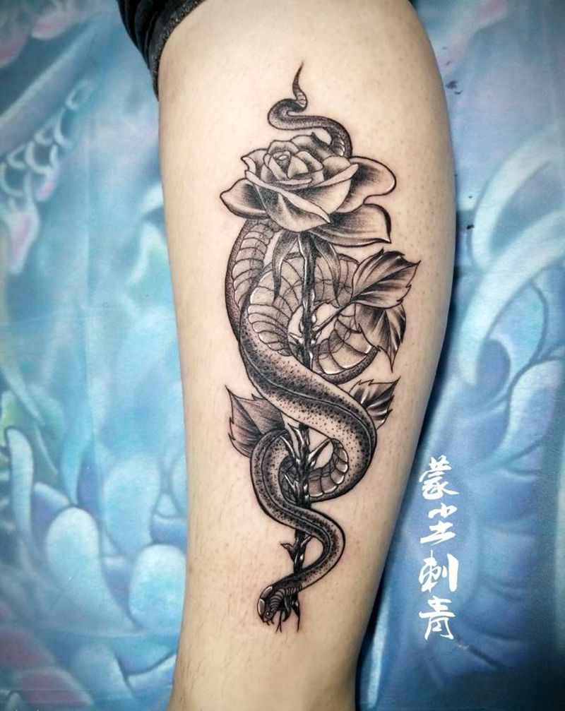 小腿蛇加玫瑰纹身图片_腿部欧美动物植物成品纹身图案